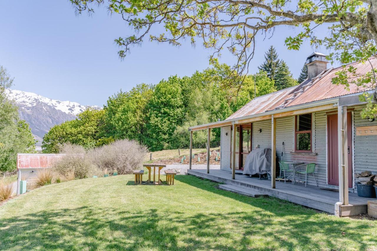 Mount Cook Station Shearers Quarters Lodge เลคเทคาโป ภายนอก รูปภาพ